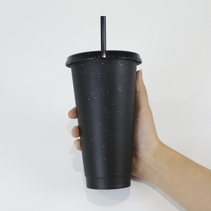 Bicchiere Riutilizzabile Personalizzato da 24oz in Plastica con Glitter, Novità di Tendenza per Bevande Fredde - Product Image 1
