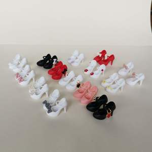 Nouveauté 2024, vente en gros de jouets, poupée à 6 points, Blythe <span class=keywords><strong>Momoko</strong></span> Jenny, réplique de supermodèle, collection, rouge, blanc, noir, talons hauts de 2 cm, chaussures - Product Image 1