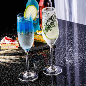 Verres à pied élégants classiques sans plomb de 6 oz pour fêtes d'<span class=keywords><strong>anniversaire</strong></span> et mariages, idéaux pour les flûtes et les vins mousseux - Product Image 1