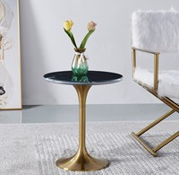 Petite table basse de luxe, cadre en acier inoxydable doré, hauteur réglable, panneau en verre et métal moderne, appartement