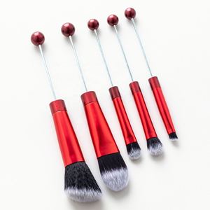 Set de 5 Brochas Profesionales de Plástico para Polvo, Colorete y Cejas, con Mango Metálico con Cuentas, Regalo de Navidad para Maquilladores y Modelistas - Product Image 1