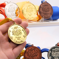 Médailles de sport en métal plaqué or poli sur mesure, finition émaillée frappée à l'outil, personnalisables pour les coureurs étoiles et le bowling