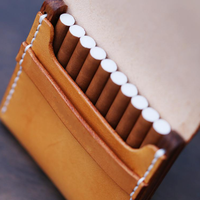 Étui à cigarettes portable en cuir véritable classique avec motif de feux d'artifice, couvercle en bois, beige, écologique, style tendance, excellent cadeau