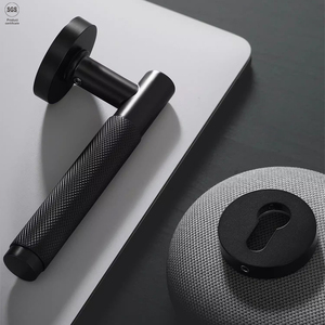 Poignée de porte <span class=keywords><strong>en</strong></span> bois moletée Poignées de porte <span class=keywords><strong>en</strong></span> aluminium noir de vente chaude avec insert <span class=keywords><strong>en</strong></span> acier à prix compétitif - Product Image 2