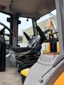 Chargeur Rétrocaveuse JCBB 3cx Utilisé avec Godet Multifonctionnel - Product Image 5