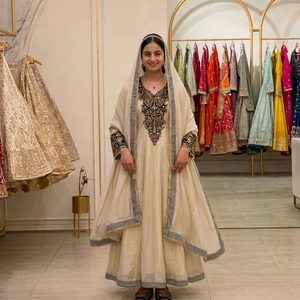 Salwar Kameez en coton vert brodé avec dupatta, tenue traditionnelle indienne pour femme, coupe régulière, longueur au sol, sans plis - Product Image 1