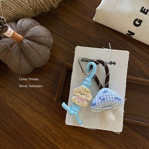 Llavero con Colgante de Corazón 3D de Muñeca y Cachorro de Peluche Adorable, con Cierre Metálico Triangular Plateado y Correa Azul, Ideal como Souvenir de Cumpleaños o Vacaciones, para Bolsos - Product Image 3