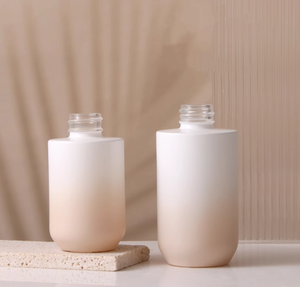 Nouvelle bouteille en verre durable et élégante <span class=keywords><strong>de</strong></span> sérum <span class=keywords><strong>de</strong></span> visage <span class=keywords><strong>d</strong></span>'ingrédient cosmétique <span class=keywords><strong>de</strong></span> crème <span class=keywords><strong>d</strong></span>'<span class=keywords><strong>eau</strong></span> comporte le chapeau <span class=keywords><strong>d</strong></span>'or lumineux pour l'emballage - Product Image 3