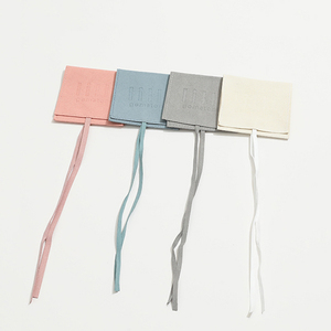 Sacs cadeaux pliables en microfibre de luxe pour bijoux, pochettes pour bracelets avec ruban en satin, couleur et logo personnalisés - Product Image 6