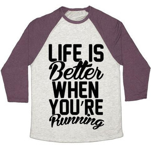ชีวิตจะดีขึ้นเมื่อคุณกำลังวิ่ง เสื้อยืดเบสบอลแบบทรีเบลนด์สำหรับทุกเพศ - Product Image 5