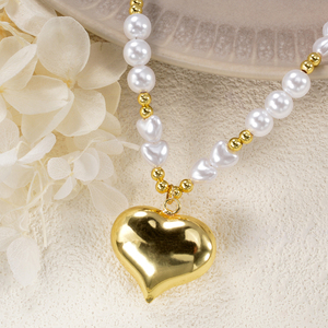 Collier personnalisé en or 14 carats plaqué or avec perle et cœur pour femme - Product Image 4