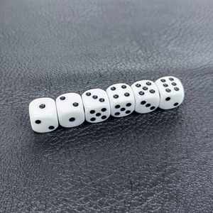 Juego de Dados D6 Personalizados con Bordes Redondeados, Blancos, de 10 mm - Product Image 4