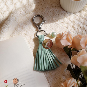Vente en gros de porte-clés personnalisés en cuir PU avec pampille, perles en plastique, perles imitation perle, étiquettes en acrylique et anneau métallique avec mousqueton - Product Image 2