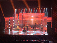 Layar LED Video Wall Raksasa Indoor Outdoor 500x500mm untuk Latar Panggung, P2.6 P2.9 P3.91 P4.81, Sambungan Tanpa Celah, Layar LED Sewa