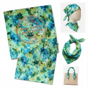 Foulard carré personnalisable imprimé, doux et respirant, pour événements promotionnels, avec logo personnalisé - Product Image 1