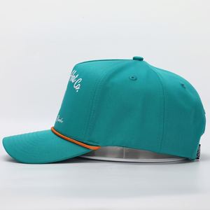 หมวกเบสบอลแบบ snapback ผ้าไนลอนสีน้ำเงิน แห้งเร็ว ปีกโค้ง ปักโลโก้ 5 ชิ้น คุณภาพสูง แบบกำหนดเอง (OEM) - Product Image 3