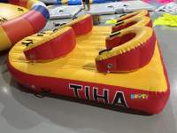 KUOYE Summer Water Game Langlebiges PVC 5 Personen Schlepp bares aufblasbares verrücktes UFO-Sofa zum Verkauf
