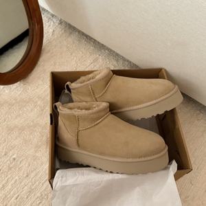 Bottes d'hiver chaudes pour femmes en cuir de vachette véritable et doublure en fourrure de mouton, à semelle épaisse et plate, pour la neige - Product Image 4