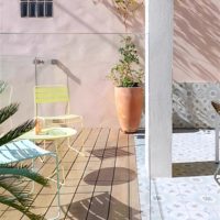Ensemble table et chaises d'extérieur pour cour, jardin, balcon, terrasse, gîte, salon de thé, boulangerie, café, mobilier commercial et de loisirs