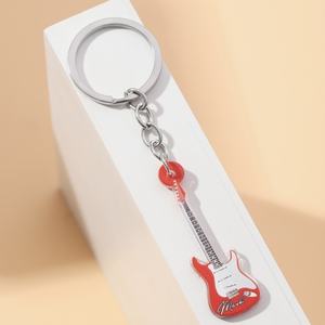 Llavero de guitarra acrílico de doble cara de gran venta, colgante realista de rock y hip-hop para coche, nuevo llavero transfronterizo de plástico - Product Image 4