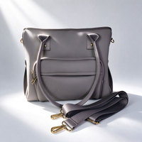 Sac fourre-tout en néoprène personnalisé avec logo OEM, grand format, imperméable, sac de travail normal pour femmes avec plusieurs poches et sangle