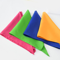 Bandanas pour chiens et chats personnalisées en gros, multi-matériaux, multi-tailles et multi-couleurs, imprimées et brodées