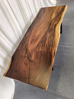 Prix d'usine Plateau de table en bois massif à bord naturel, dalle de bois pour comptoirs et plans de travail, table de bureau et table à manger en bois naturel