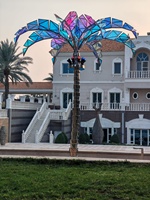 Grande statue de palmier moderne en acier inoxydable pour la plage de Dubaï, décoration métallique artisanale, sculpture d'art public pour vitrine de centre commercial