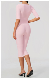 Ensemble décontracté tricoté pour femme : Crop top sans manches vert olive et leggings mi-mollet rayés en polyester respirant pour printemps/été - Product Image 5