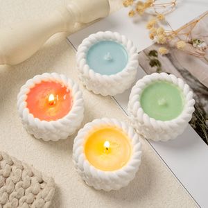 เทียนหอมถั่วเหลืองขนาดเล็ก 6 สีพาสเทล พร้อมเชือกถักลายเกลียว ตกแต่งขอบด้วยเปลือกหอยถักสีขาว - Product Image 3