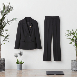 Ensemble de costume pour femme à double boutonnage, blazer et pantalon, couleur unie, col cranté, coupe classique, tenue formelle, saison automne - Product Image 3