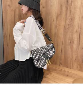 Sac à bandoulière semi-circulaire irrégulier en PU pour femmes, style européen et américain, géométrique et portable - Product Image 6