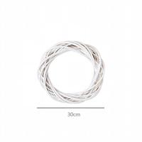 Couronne en rotin blanc sur le thème de l'automne avec des ornements de pampas séchés et de citrouilles pour la porte d'entrée, décoration murale pour la récolte d'automne