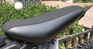 Pièces <span class=keywords><strong>de</strong></span> siège <span class=keywords><strong>de</strong></span> <span class=keywords><strong>moto</strong></span> pour Surron <span class=keywords><strong>Moto</strong></span> électrique <span class=keywords><strong>Selle</strong></span> sur-ron plate en fibre <span class=keywords><strong>de</strong></span> carbone confortable Dirt Bike - Product Image 6