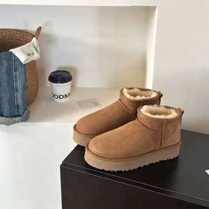 Nouvelles bottes de neige de créateur, en velours épais, chaudes, imperméables, bottes en coton épais pour l'hiver - Product Image 3