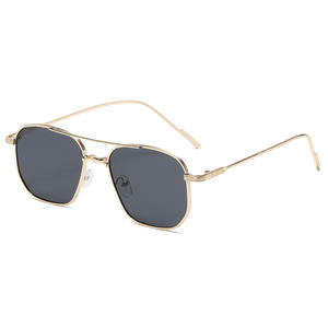 <span class=keywords><strong>Lunettes</strong></span> <span class=keywords><strong>de</strong></span> soleil unisexes <span class=keywords><strong>de</strong></span> luxe tendance 2025, monture métallique polarisée, logo personnalisé, légères et ajustables, protection UV400, <span class=keywords><strong>lunettes</strong></span> <span class=keywords><strong>de</strong></span> mode en gros - Product Image 2