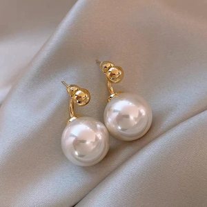 2025 Spring Summer Collection High-End Luxury Women's Earrings Trendy Gold Hoop Style Versatile Butterfly Pattern Niche <strong>Alloy</strong> - Product Image 4