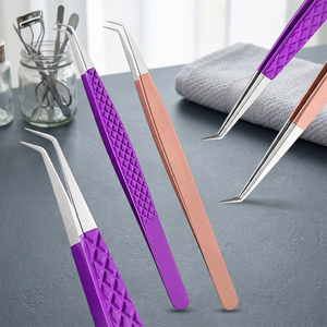 Lot de 3 pinces à cils dorées courbées pour extensions de cils, volume et isolation, en acier inoxydable de précision, outils de salon de beauté - Product Image 3