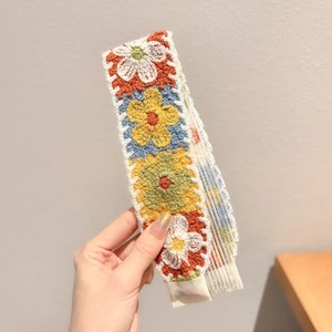 BELLEWORLD Bandeau élégant fait main en tricot brodé de fleurs, en tissu, avec franges, 38 cm, pour femmes - Product Image 6