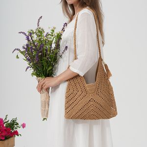 Bolso de Paja Personalizado con Hilo de Algodón Hueco - Bolso Tote Grande Hecho a Mano, Tejido, Versátil, para Usar como Bandolera o de Hombro, Ideal para la Playa - Product Image 1