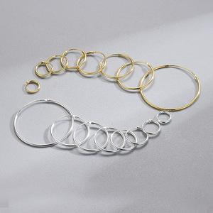 Pendientes de Aro Huggie Simples y Delgados de Plata de Ley 925, Aros Pequeños Lisos - Product Image 5