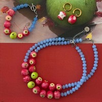 Collier en métal avec perles de fruits verts et rouges style Instagram, bijou minimaliste et frais