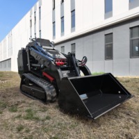 Chargeuse compacte sur chenilles Kubota avec moteur diesel et transmission, chenilles en caoutchouc, hauteur de déchargement de 2000 mm