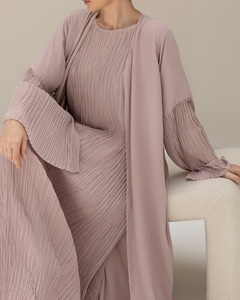 Elegante Set Abaya Islamico da Donna in Due Pezzi, Stile Dubai con Abito Interno Plissettato e Veste Esterna, Design Turco di Lusso - Product Image 1