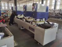 Machine de soudage sans soudure à 4 têtes contrôlée par PLC de haute qualité pour fenêtres et portes en PVC/UPVC, haute sécurité, 4,5 kW, 220 V, 50 Hz