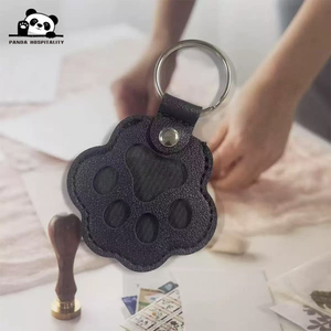 Porte-clés commémoratifs pour animaux de compagnie en cuir, avec pendentifs patte de chien et rangement pour poils de chien et de chat - Product Image 4