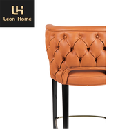 Tabourets de bar confortables du milieu du siècle en cuir avec hauteur de bar haut de gamme au design classique villa