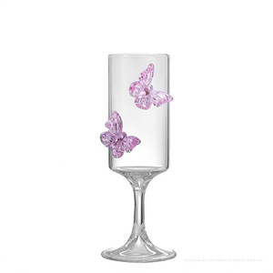 Juego de Copas de Cristal Transparentes de Lujo con Mariposas Bordadas en Diamantes para Brindis de Boda, con Caja de Regalo - Product Image 4