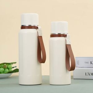 Botella de Agua Aislada Fría/Caliente Personalizada de 750 ml, Botella de Agua de Acero Inoxidable con Asa de Cuerda, Atomizador, Botella de Perfume - Product Image 1