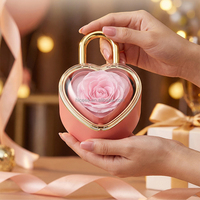Boîte à collier avec anneau en forme de cœur et rose éternelle rouge préservée, pour cadeau féminin, fleur de savon 360 °   Boîte à bijoux surprise rotative